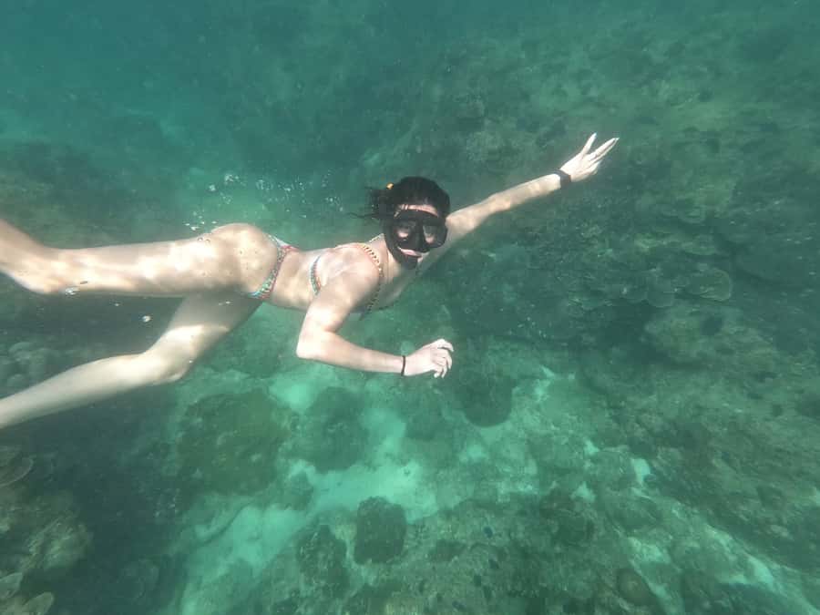 Phuket: Phi Phi Island Sunrise Group Speedboat Tour - Lunch at a Pool Club: Halal Thai Buffet with a View