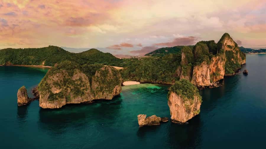 Phuket: Phi Phi Island Sunrise Group Speedboat Tour - Khai Islands Sunrise: Quick Stop, Good Photo Payoff