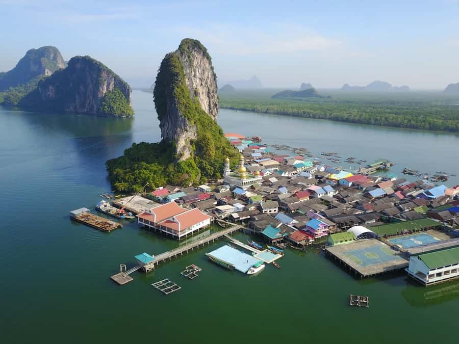 Phuket: Phi Phi & James Bond Island Combo Day Tour w/Lunch - Maya Bay early: famous scenery with better odds