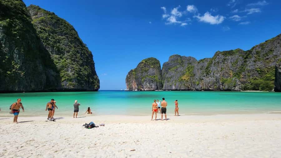 Phuket: Phi Phi & Kai Island Private Speed Boat Tour - Hotel pickup, pier coffee, and getting to the docks without stress