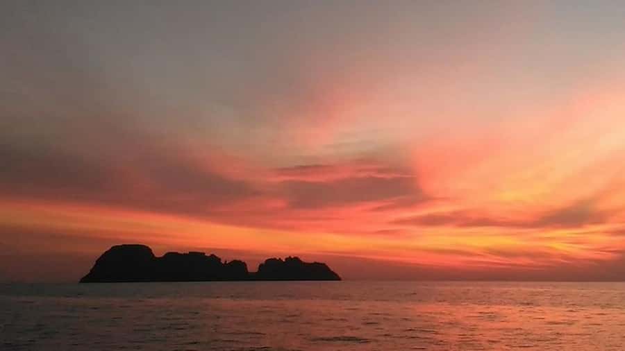 Phuket to Phi Phi Full-Day Luxury Speed Boat Charter - Luxury comfort that actually changes the day (not just the photos)