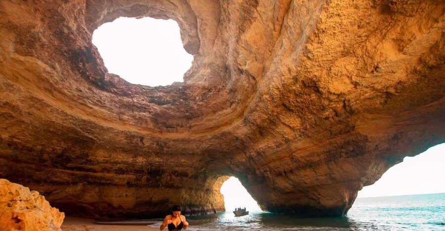 Portimão: Benagil Cave, Marinha Beach Speedboat Tour - Meeting at Swell Tours: where the day starts