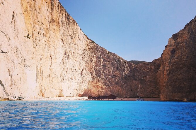 Private 7m 250hp speed boat tour Shipwreck Blue caves up to 8pax - Price and value: what you’re paying for (and how to judge it)