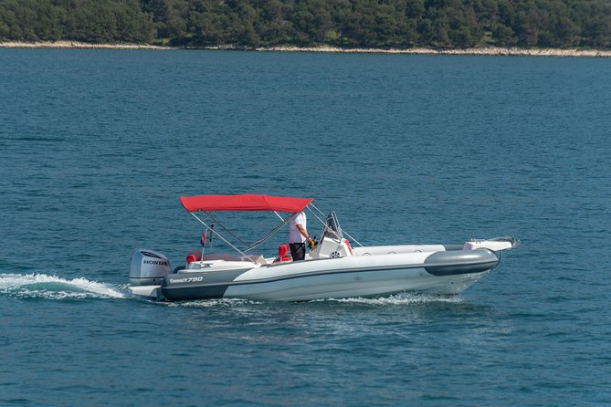 Private Blue Lagoon and island Solta speedboat tour - FULL DAY - Necujam Snorkeling: The Shipping Rack Stop