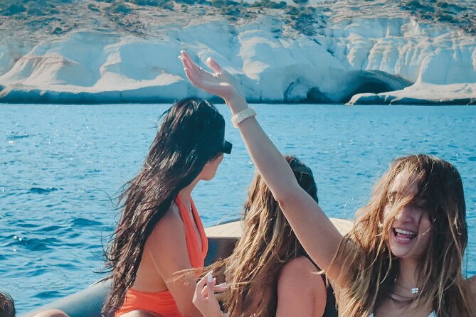 Private Cruise with Speedboat: Kleftiko- Sarakiniko- Sykia cave - Milos Speedboat Day: How the 8 Hours Really Flow