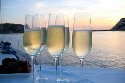Private Glamorous Speedboat in Tenerife with Snacks & Drinks - The Onboard Value: Unlimited Drinks and Canarian Snacks