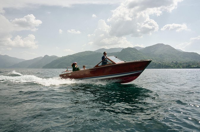 Private Lake Como Wooden Speedboat Tour with Aperitif - Bellagio to Varenna: Rockefeller villas, Verdi connections, and Fiumelatte Falls