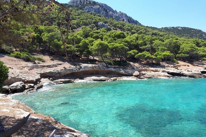 Private Luxury Powerboat Day Tour in Athens - The crew factor: hospitality, safety, and smarter anchoring