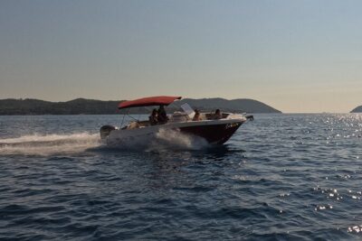 Private luxury speedboat tour-Islands, caves, beaches, snorkeling - Šipan Island: a lunch break that’s easy to customize