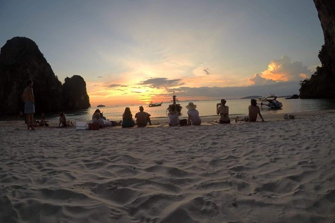 Private Phi Phi & 4 Islands Sunset Cruise by Speedboat - from Krabi - Snorkeling with a guide: the difference between seeing fish and understanding them