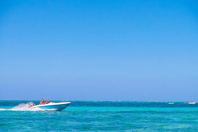 Private Speed Boat Experience with Snorkeling in Punta Cana - Bávaro natural pool sandbank: the clear water fun and the boat-traffic reality