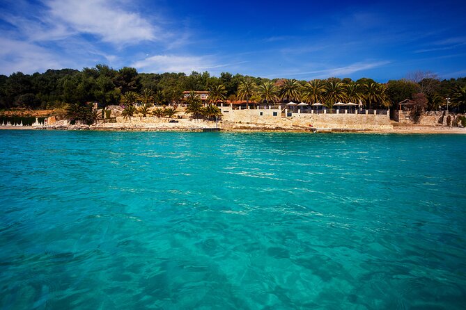 Private Speed Boat Tour of Hvar South Shore & Pakleni islands - Stop 4: Plaža Velo Borče for another swim and another jump chance