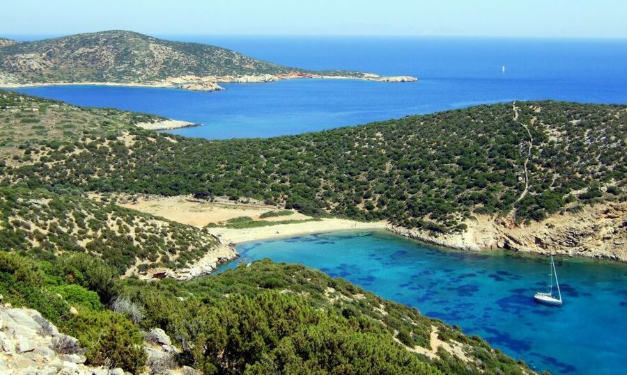 Private Speedboat Cruise to the South Coast of Sifnos Island - North to Dialiskari and back to Platis Gialos