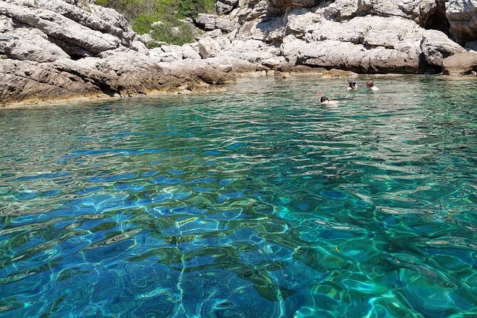 Private Speedboat Tour- Blue cave, sandy beaches and snorkelling - Sunj Beach: Where the Day Becomes a Beach Day