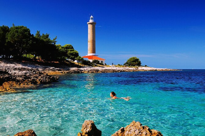 Private speedboat tour : Sakarun beach, Dugi otok, Golubinka Cave - Stop 1: Golubinka Cave and the Dragon eye cave on Long Island