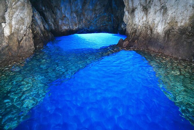 Private speedboat tour to Blue Cave and visit Island Hvar - Why this speedboat-and-kayak day really works