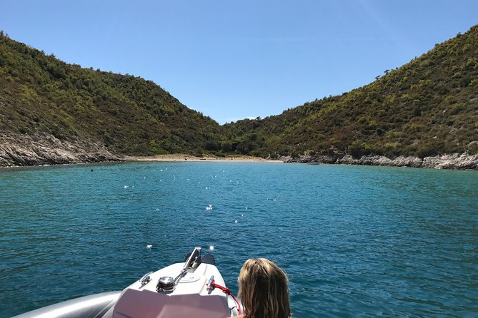 Private speedboat tour to Blue cave, Vis and Hvar - The full-day schedule: caves, fishermen villages, and one walk in Hvar
