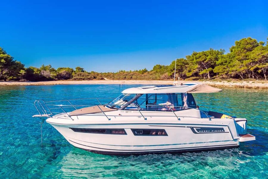 Private speedboat tours Sea Symphony - Boat-only lunch at Hrvaska Bay, then Rasotica for the final swim