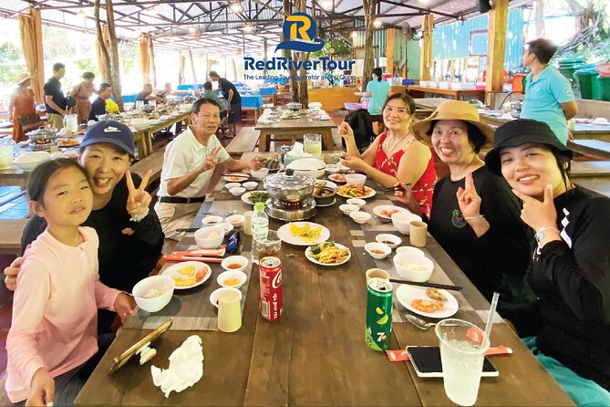 RED RIVER TOUR (Private tour): 4 ISLANDS TOUR BY SPEEDBOAT - Fingernail Island and the Ocean World style stop