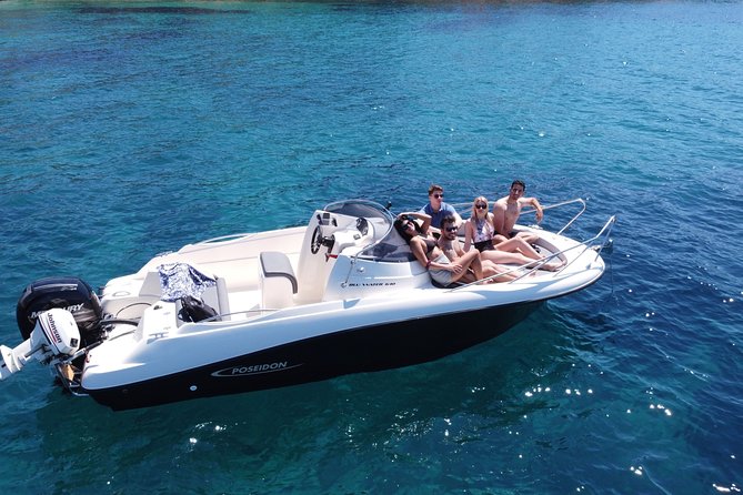Rent a SpeedBoat in Santorini with License or Skippered - Who this Santorini speedboat trip fits best
