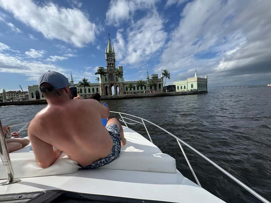 Rio de Janeiro: Speedboat Tour with Snacks and Drinks - Marina da Glória: where the tour starts and what the boat setting means