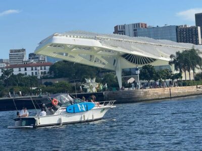 Rio de Janeiro: Speedboat Tour with Snacks and Drinks - Guanabara Bay cruise: Santos Dumont Airport, Ilha Fiscal, and the sea-level perspective