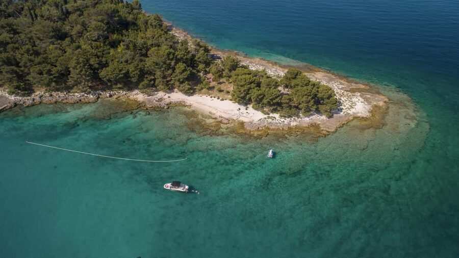 Rovinj: Lim Fjord & Rovinj islands Speedboat Tour - Onboard comfort: shade, shower, Bluetooth music, and included drinks