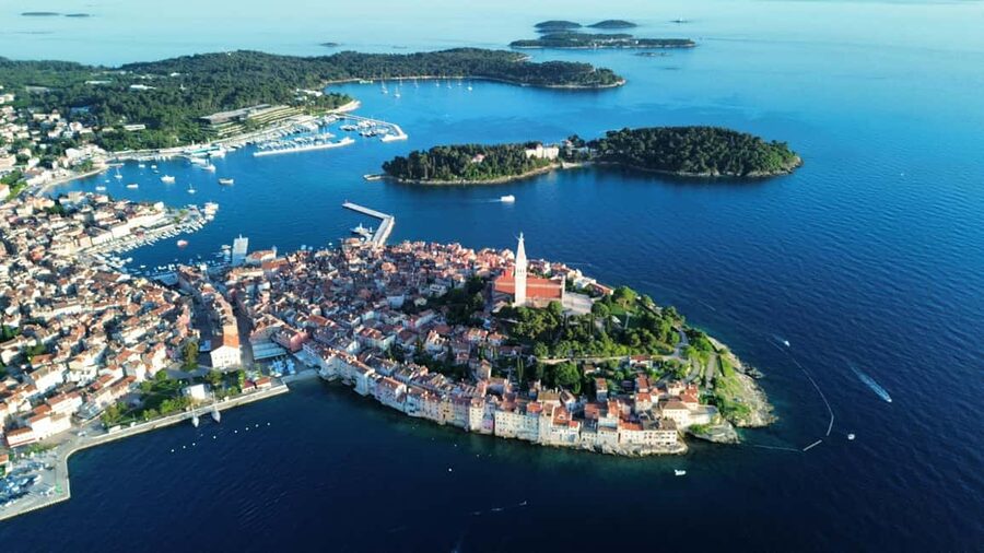 Rovinj: Red Island and Pirate Cave speedboat tour - Where you’ll start and how the first minutes set the tone