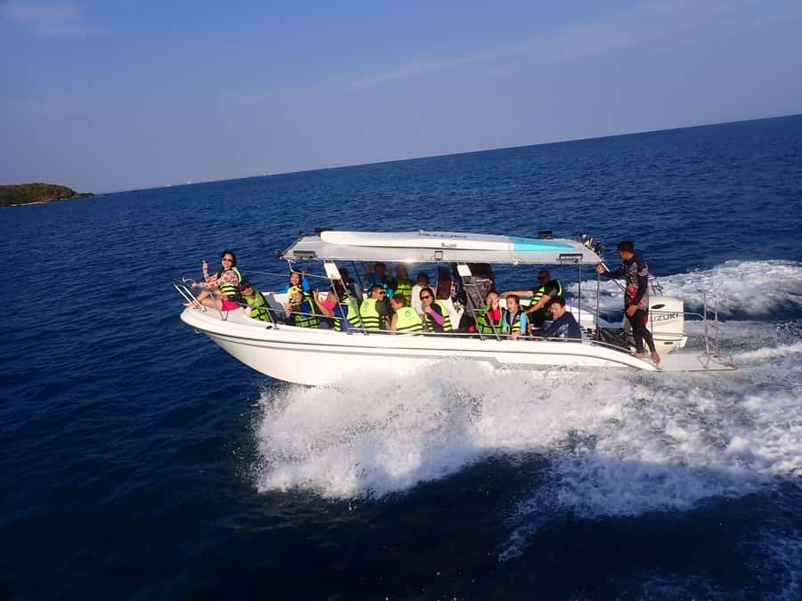Samaesarn : Finding Nemo Snorkeling Tour Private speedboat - Snorkeling gear, life vests, and the “safe-feeling” crew approach