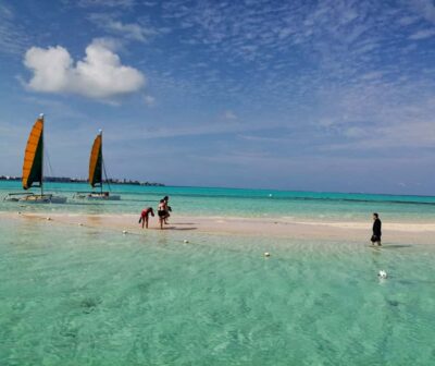 San Andres: Private San Andres Bay Tour by Luxury Speedboat - From Muelle de la policia to the Right Spots: How the Day Moves