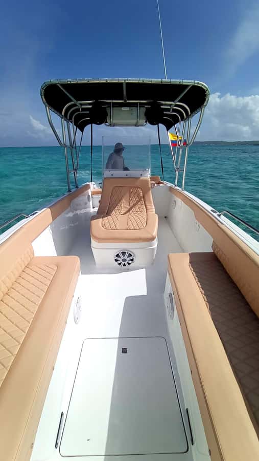 San Andres: Private San Andres Bay Tour by Luxury Speedboat - Rocky Key and the Nicodemus Shipwreck: A Story You Can See