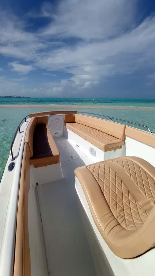 San Andres: Private San Andres Bay Tour by Luxury Speedboat - White Watta Beach and the Sea of 7 Colors: Sunset With Floating Bars