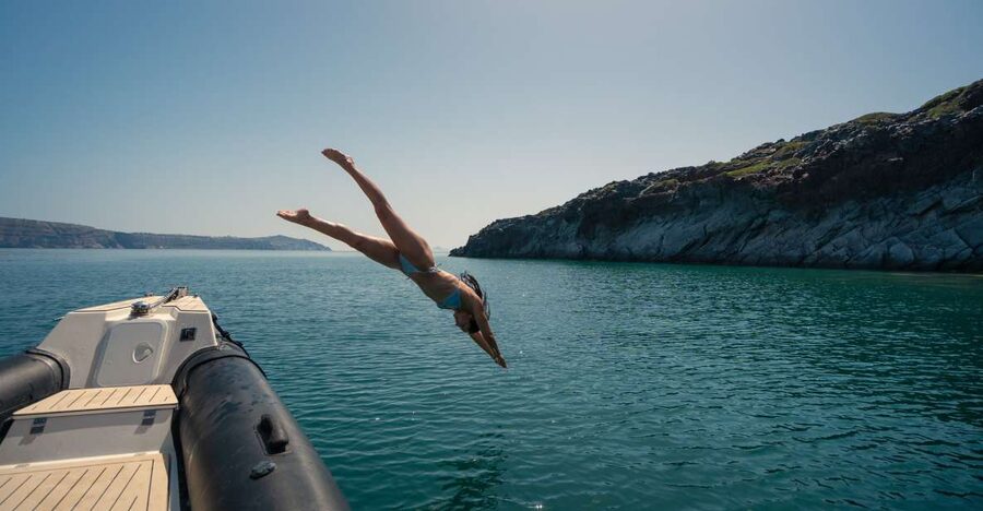 Santorini: half day exclusive speedboat cruise - Aspronisi and extra snorkeling: more water, more variety