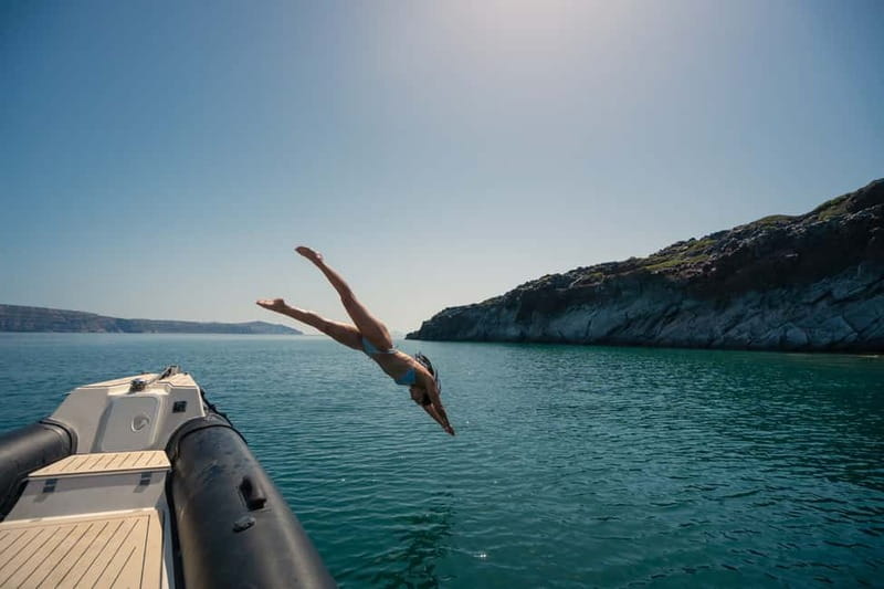 Santorini: half day exclusive speedboat cruise - From Thera pickup to Oia port: how the day starts