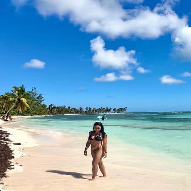Saona Island Tour All Inclusive Speedboat and Catamaran - Crowds, photo pressure, and water expectations at Saona