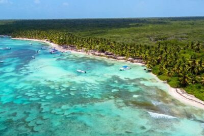 Saône Island in Catamaran and speedboat (blue lagoon) swimming pool. - Stop 1: Isla Saona and the natural pool swim