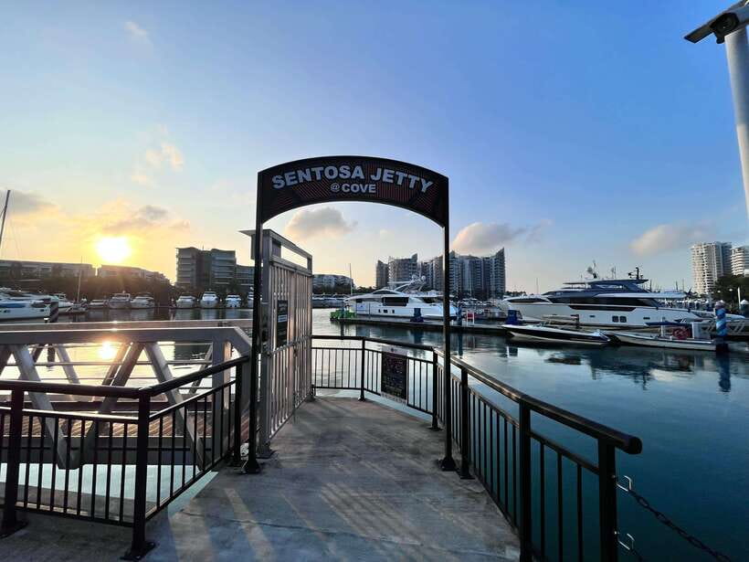 Singapore: Southern Island Speedboat Tour - Sentosa Cove sailing: the breezy, exhilarating part