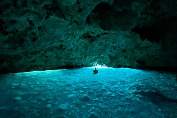 Small Group Speedboat Adventure Trip to Grama Bay - Dafina Bay and Dafina Cave: Snorkel, Swim, and Eat On Board