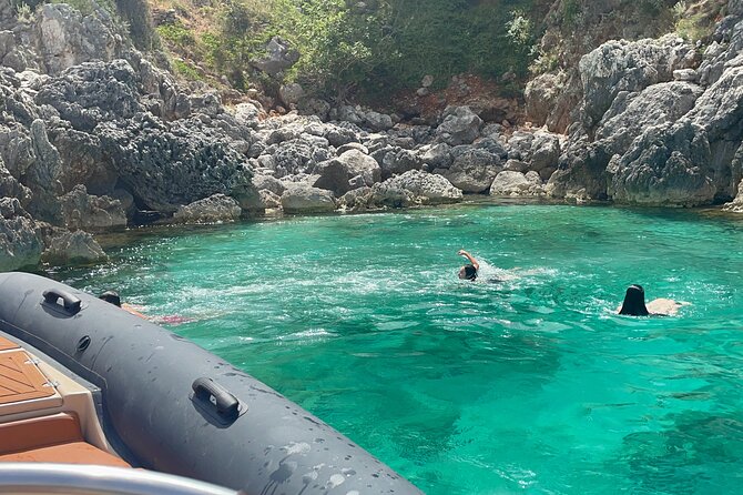 Speed Boat Tour to National Park and Grama Bay - Safety and comfort: life jackets are included, but read the room