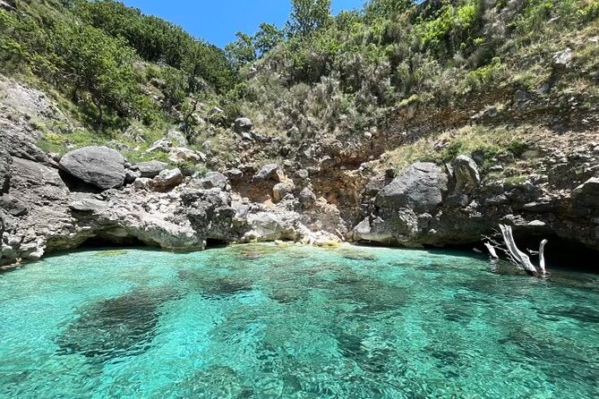 Speed Boat Tour to National Park and Grama Bay - Weather can change everything