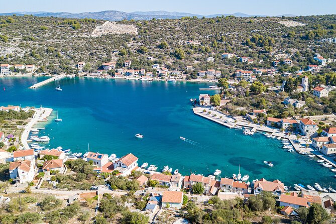 Speedboat Blue Lagoon & 3 Islands tour from Trogir - Stop 3: Maslinica on Šolta for lunch and old-town wandering