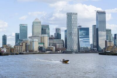 Speedboat Cruise Tour: Embankment OR Westminster Pier -70 minutes - Guided Commentary Highlights: Big Ben to the Thames Barrier