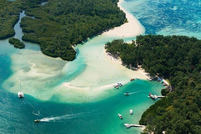 Speedboat Ile aux Cerfs + GRSE Waterfall, BBQ and Bar - Key things to know before you go