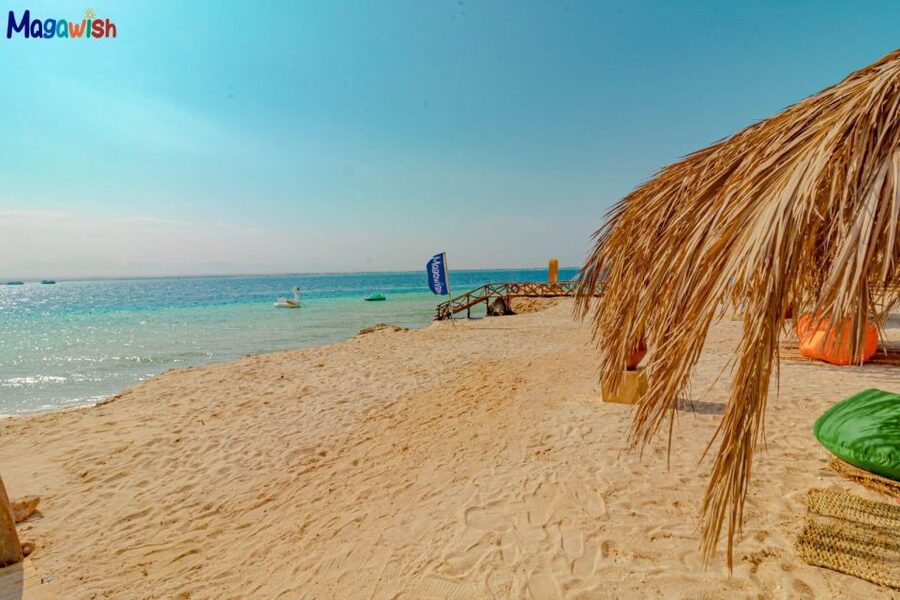 Speedboat,Parasailing, Snorkeling & Piece Of Paradise Island - The boat and crew: what makes the day feel smooth