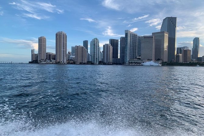 Speedboat Sightseeing Adventure of Miami - Which Boat You’ll Get (Thriller vs Hurricane) and Why It Changes the View