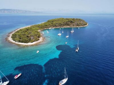 Speedboat to Hvar, Brač,Zečevo + Watersports - MPL Nautika - Bol on Brač: the stone-town warm-up before the beach