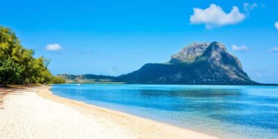 Speedboat to Ile aux Benitier: Dolphin Encounter & Lunch - Crystal Rock + Le Morne Views: Short Stop, Big Photos