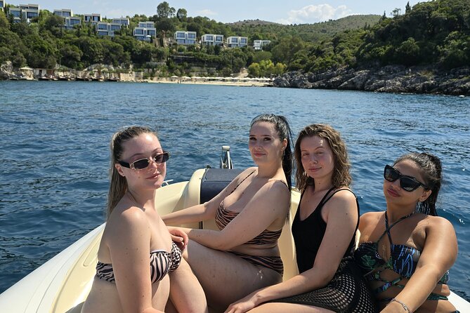 Speedboat Tour Swimming Snorkeling in Pigeon Cave Mirror Beach - Crew Energy and Boat Comfort: The Difference Between a Trip and a Day