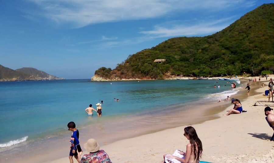 SPEEDBOAT TOUR TO TAYRONA CRISTAL BEACH - What to pack: sun, comfort, and tiny protection wins