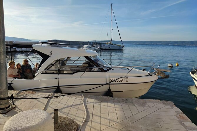 Speedboat transfer from Hvar town (Water taxi transfer) to Airport Split - Who should book this transfer (and who might not)